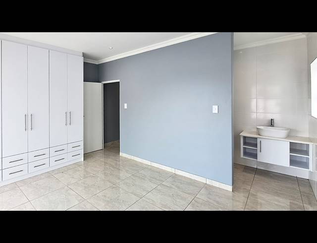 3 BEDROOM HOUSE FOR SALE IN GOLDEN MILE